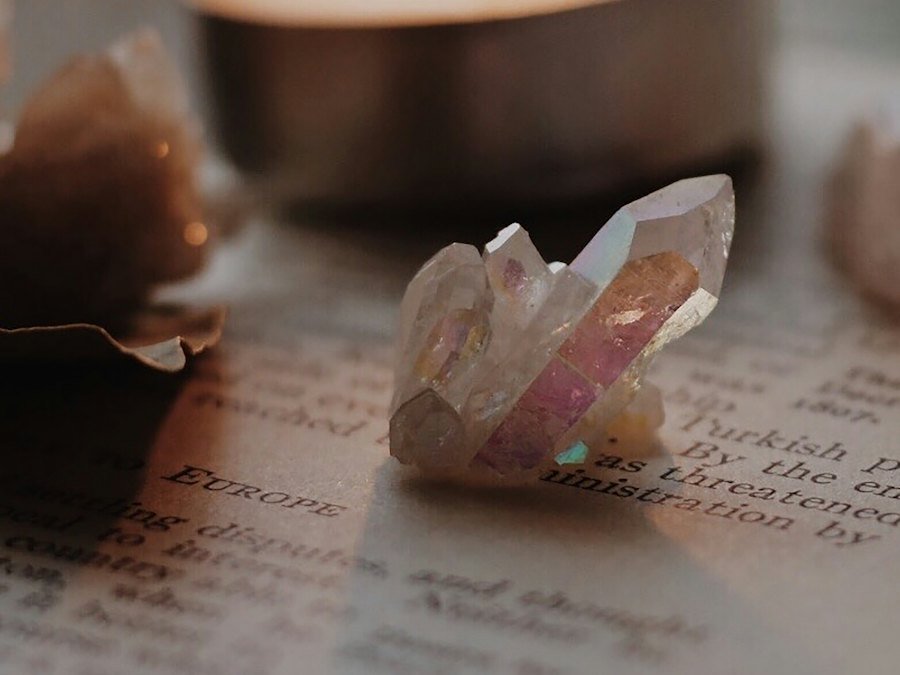 Singing bowl and crystals